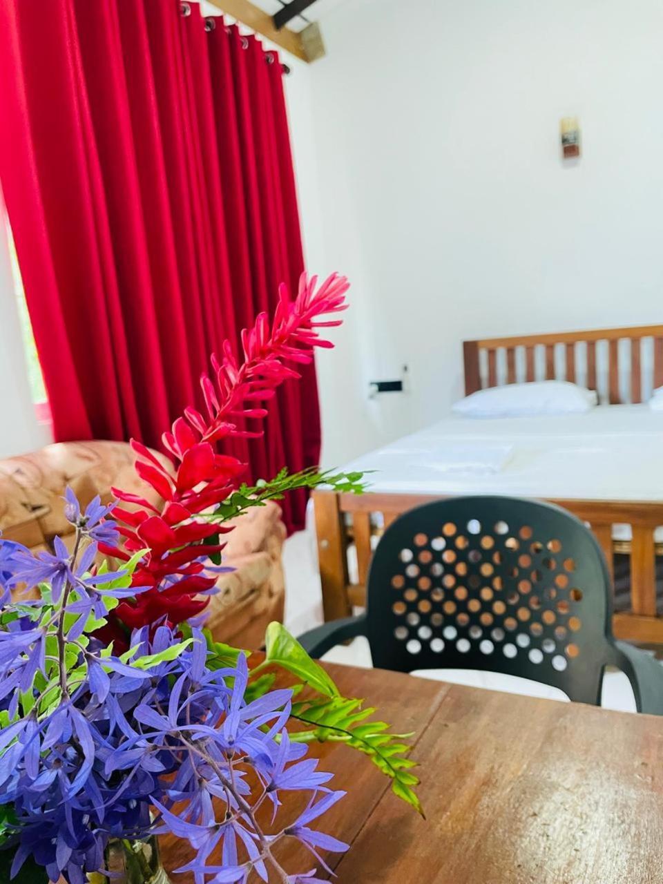 Chami'S Home Stay Мириса Екстериор снимка